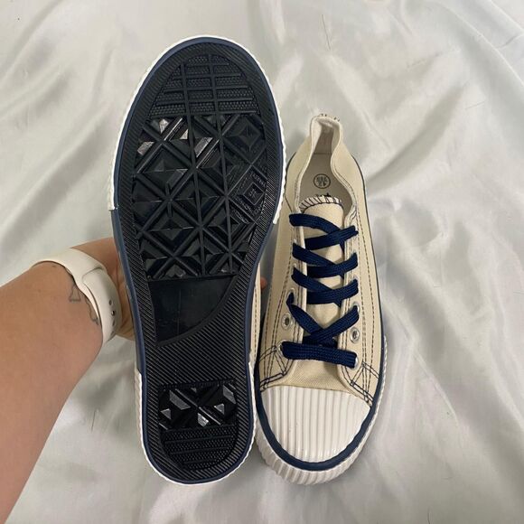 NWOB Cream Navy Blue Skater Lace Up Fashion Sneaker EU 42 US 11.5 - Picture 6 of 8